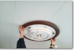 電気工事を伴わない照明の脱着も行います